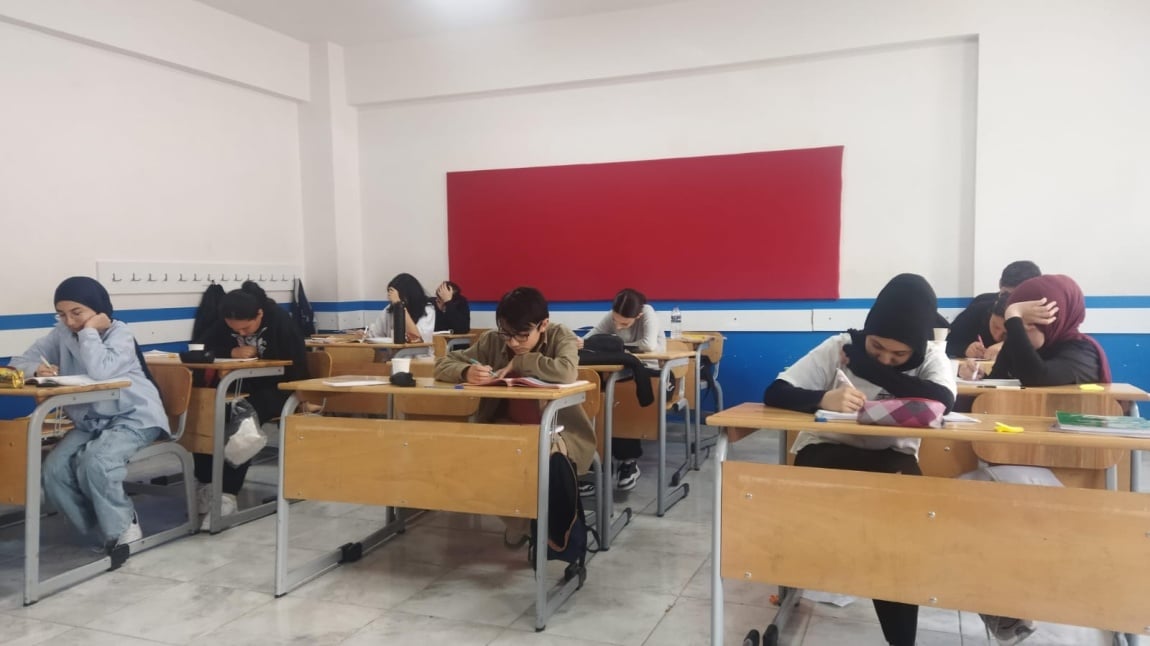Hedef Lgs Projesi Kapsamında Soru Çözüm Kamplarımız ve Etkinliklerimiz